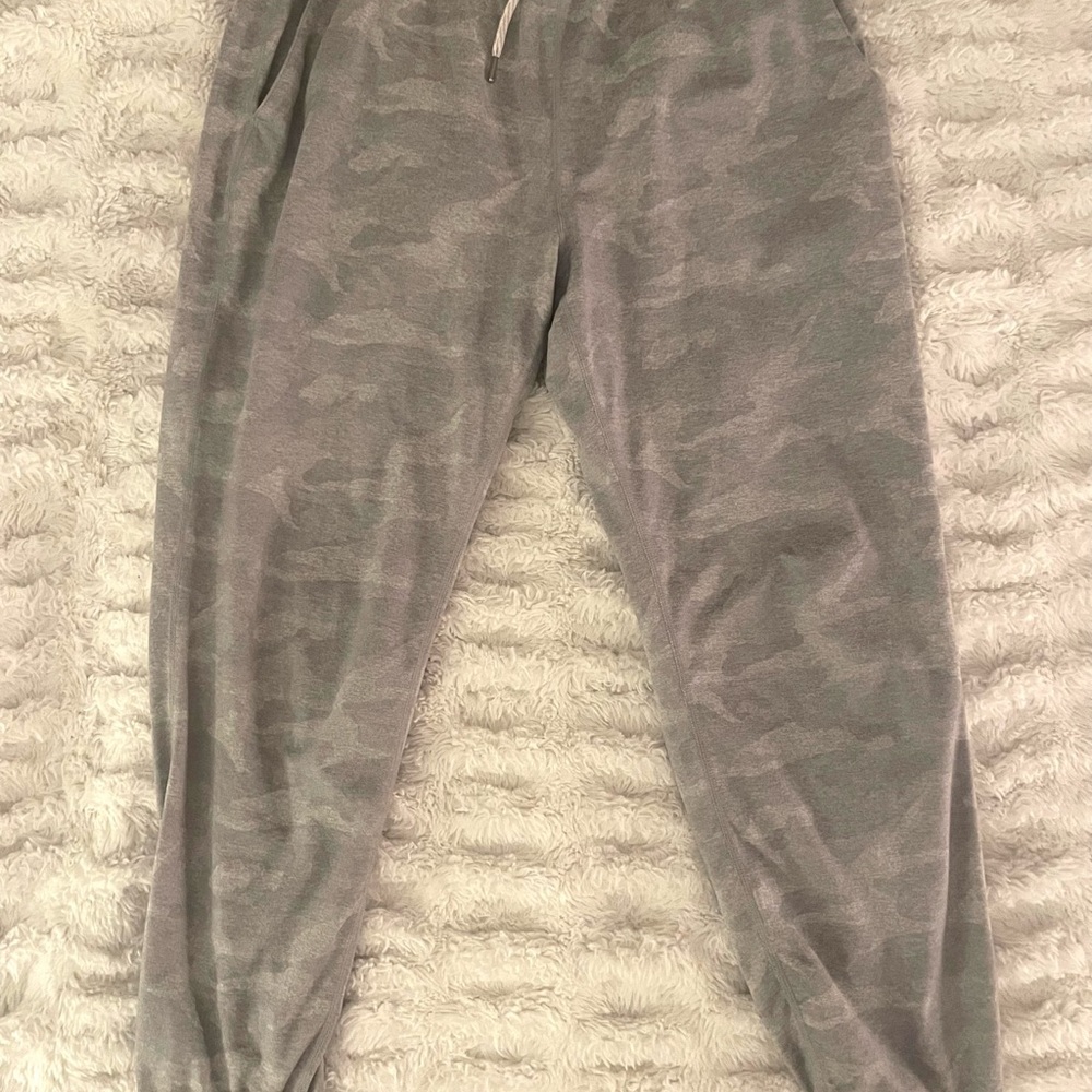 Vuori Camo Performance Joggers